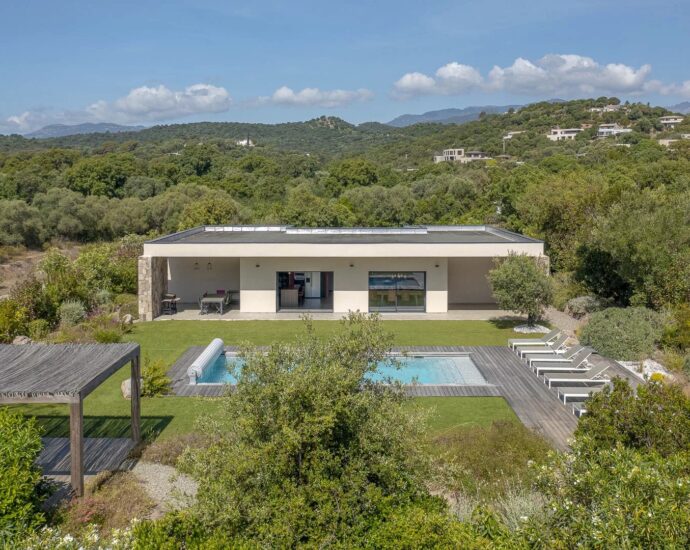 Pinarello, Villa contemporaine, 4 chambres, Piscine, plage à pied
