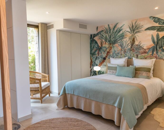 Pinarello, villa 4 chambres, avec piscine, domaine sécurisé, vue dégagée sur le maquis, proche plage