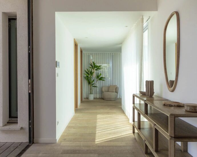 Porto-Vecchio, Santa Giulia, villa d’architecte, 4 chambres, piscine, vue mer, proche plage