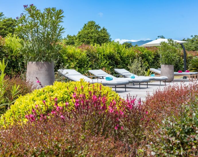 Pinarello, villa 4 chambres, avec piscine, domaine sécurisé, vue dégagée sur le maquis, proche plage