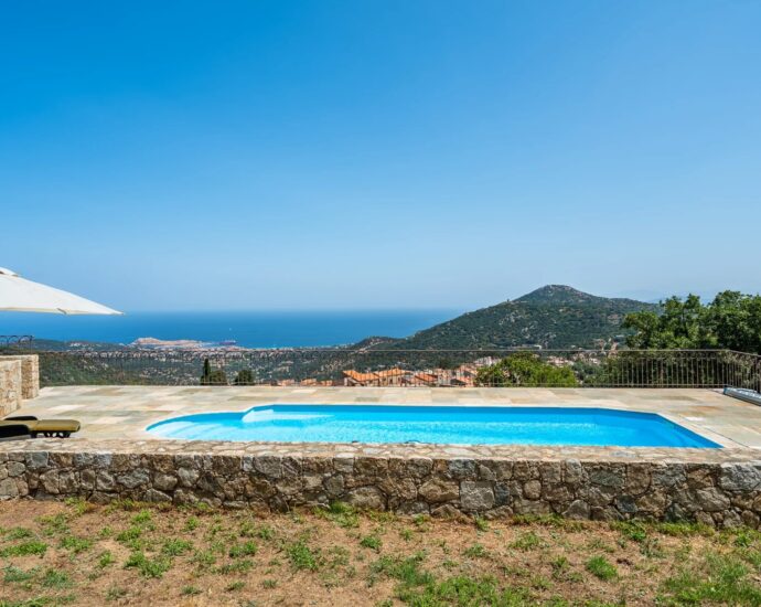 Santa-Reparata-Di-Balagna, villa, terrain constructible, piscine, vue panoramique mer et montagnes