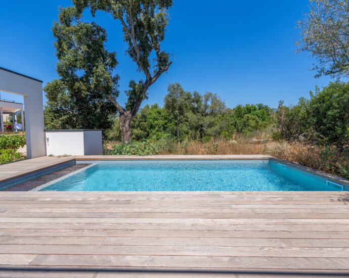 Pinarello – Villa contemporaine, 5 chambres, piscine, garage et plage à pied