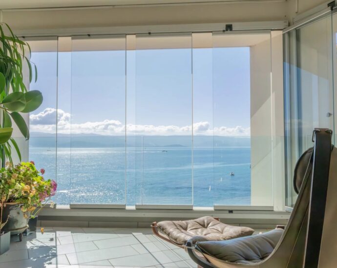 Ajaccio, Appartement de standing de type T4, vue mer panoramique, plage à pied
