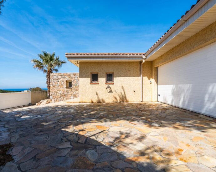 Lumio, villa, 7 chambres, vue mer, plage à pied