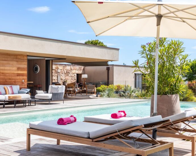 Pinarello, villa 4 chambres, avec piscine, domaine sécurisé, vue dégagée sur le maquis, proche plage