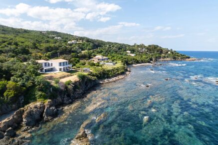 WATERFRONT VILLA WITH PANORAMIC SEA VIEW
