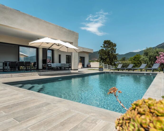 Architect villa, 5 bedrooms, panoramic sea view, swimming pool, beaches on foot