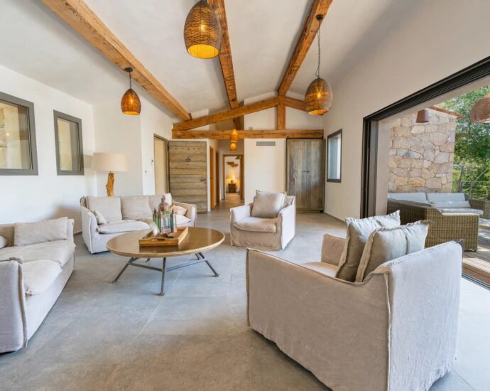 Olmeto, villa 2 chambres, pied dans l’eau, piscine, vue mer,
