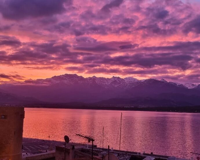 Calvi, old town centre, type 4 duplex flat, view of the Gulf