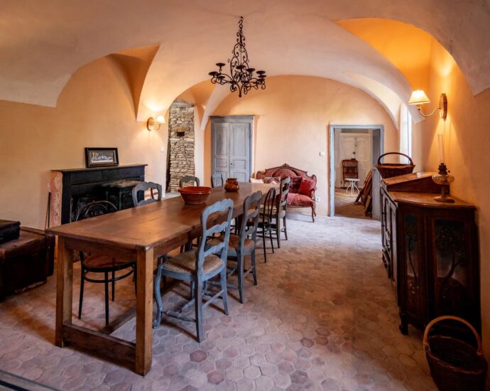 Manor house overlooking the Nebbiu valley and the Gulf of Saint-Florent
