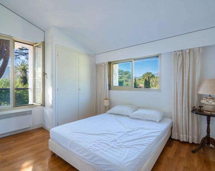 Exclusivité – Lido de la Marana, villa 4 chambres, piscine, terrain de tennis, plage à pied