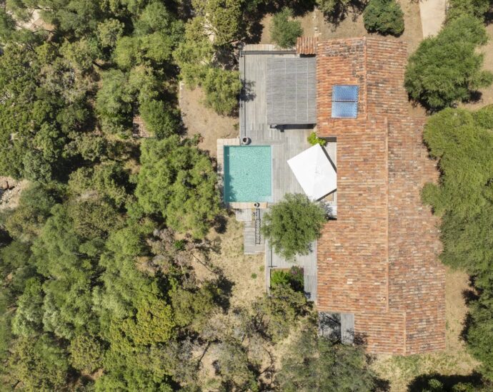 Olmeto, villa 2 chambres, pied dans l’eau, piscine, vue mer,