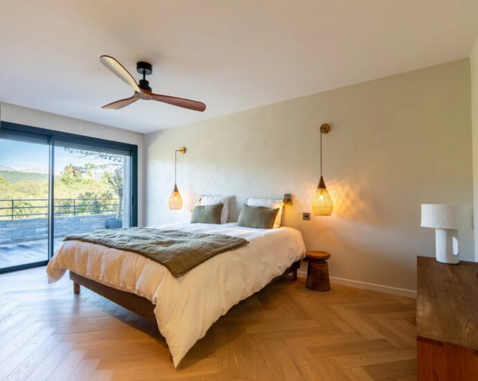 Lecci, Villa d’architecte, 5 chambres, piscine, vue montagne, proche plage