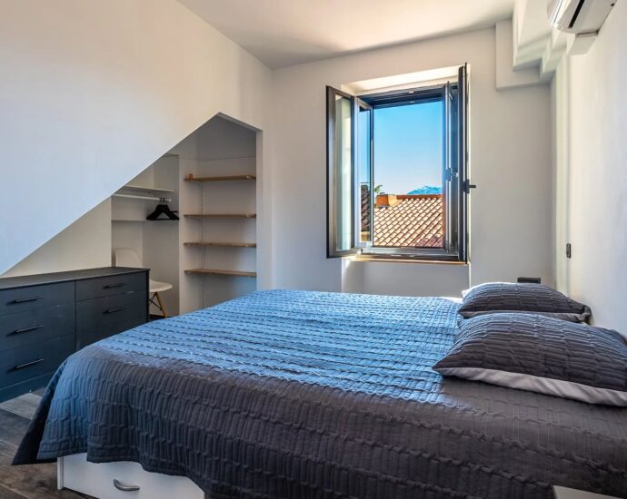 Calvi, old town centre, type 4 duplex flat, view of the Gulf
