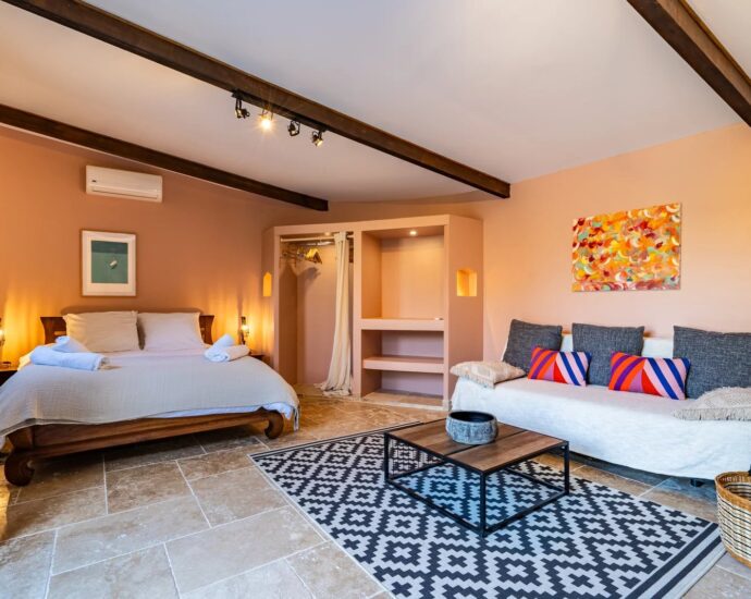 Exclusive, Saint-Florent, stone villa, 5 bedrooms, wooded grounds with swimming pool, close to the beach