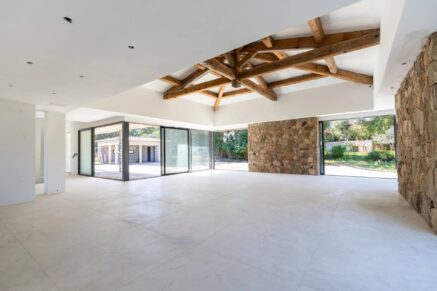 Exclusivité – Porto-Vecchio, Villa d’architecte, 6 chambres, piscine, vue montagne