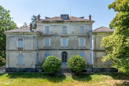 Santo-Pietro-di-Venaco, Château Pozzo-di-Borgo, 12 rooms, park panoramic mountain views
