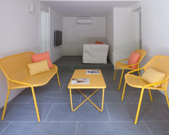 Porto-Vecchio, Domaine de Cala Rossa, 7 bedroom villa, swimming pool, walking distance to the beach