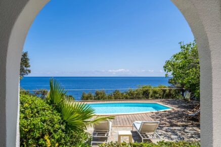 Erbalunga, 6-bedroom villa, waterfront, panoramic sea view, swimming pool
