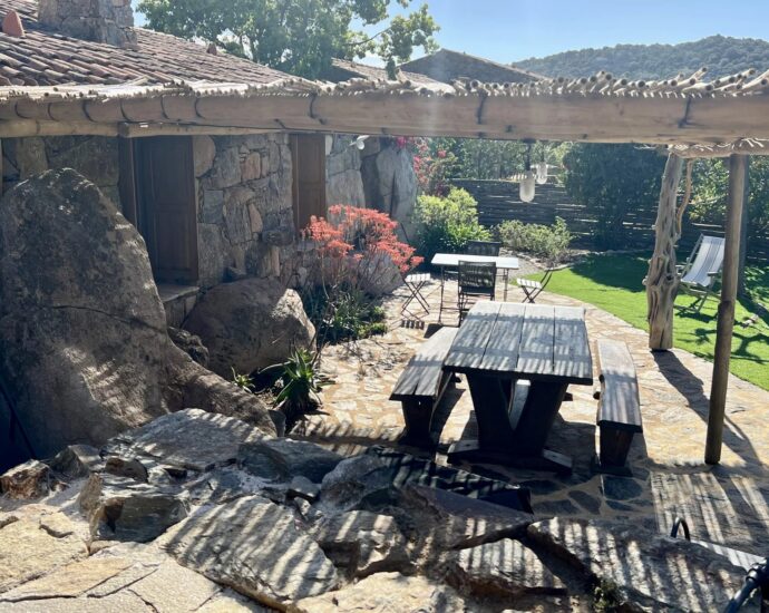 Palombaggia, bergerie avec piscine, vue mer, proche plage