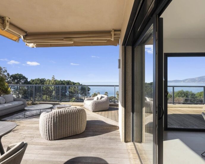 Exclusivité, Rive Sud Ajaccio, Porticcio, Penthouse, vue mer panoramique, 3 chambres, plages à pied