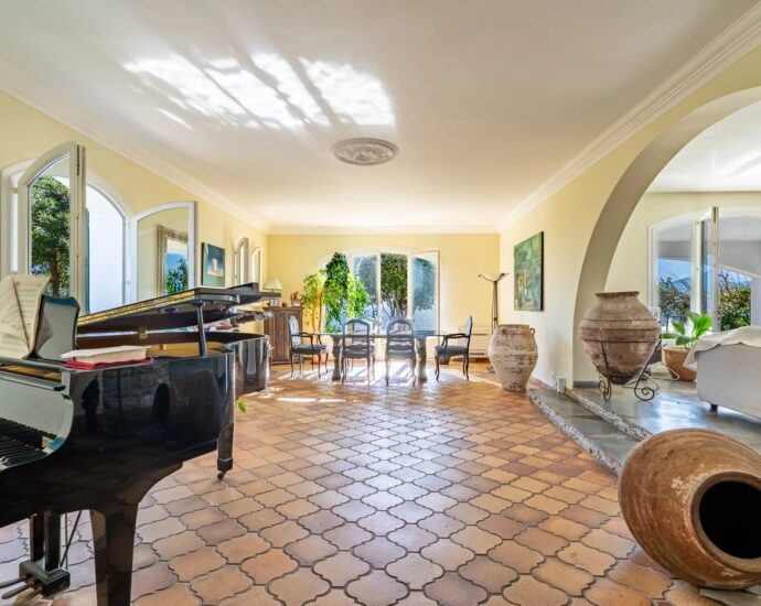 Miomo, 6 bedroom villa, swimming pool, panoramic sea view, walking distance to the beach