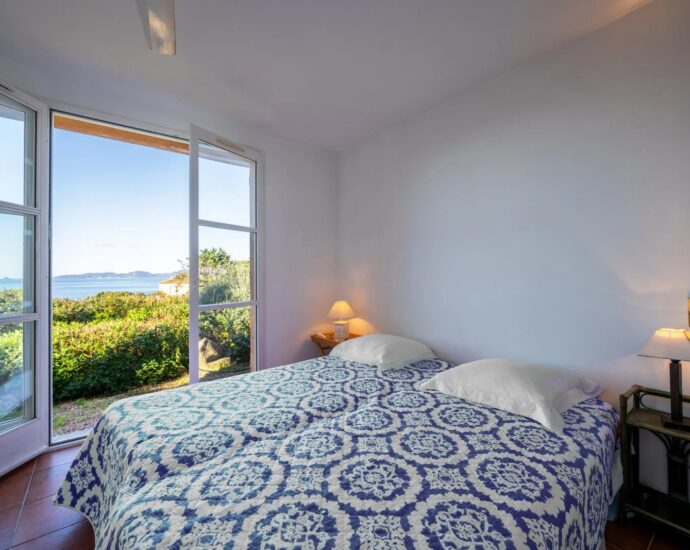Coti-Chiavari – Property located on the Castagna Peninsula with a 6-bedroom villa and panoramic sea views