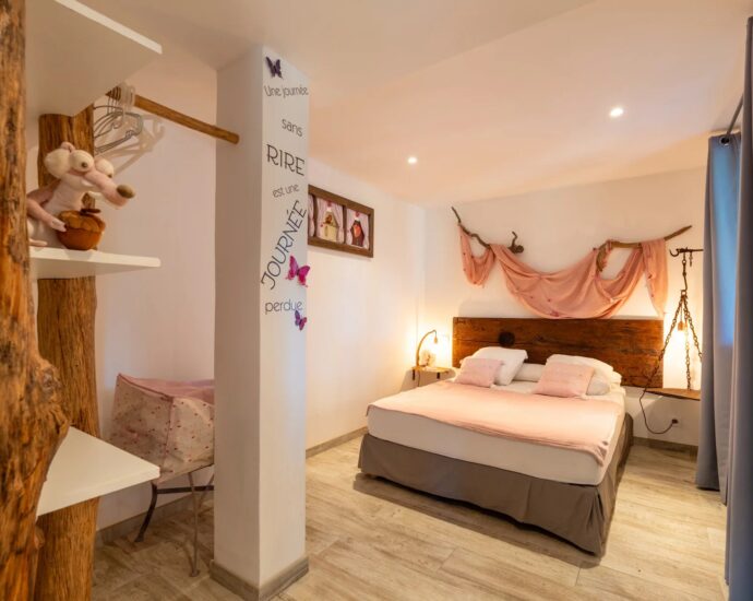 Conca, Villa type Bergerie, 4 chambres, dépendance, piscine, vue montagnes