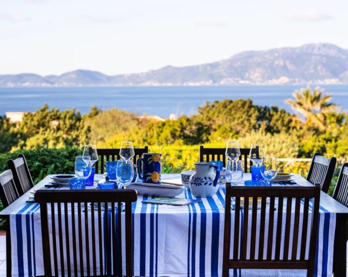Coti-Chiavari – Property located on the Castagna Peninsula with a 6-bedroom villa and panoramic sea views