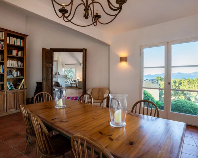 Coti-Chiavari – Property located on the Castagna Peninsula with a 6-bedroom villa and panoramic sea views