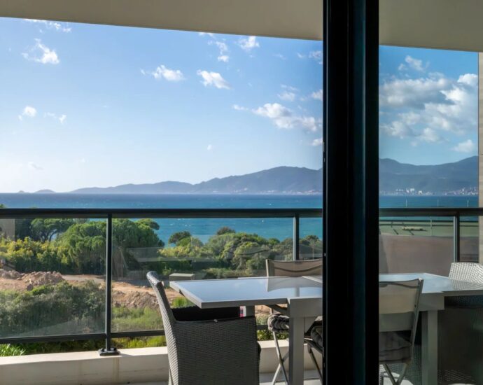 Pietrosella, T3, Rive Sud, 2 chambres, plage à pied, vue panoramique  mer