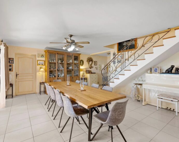 Exceptional, in the Cala Rossa area, 2 semi-detached villas, waterfront