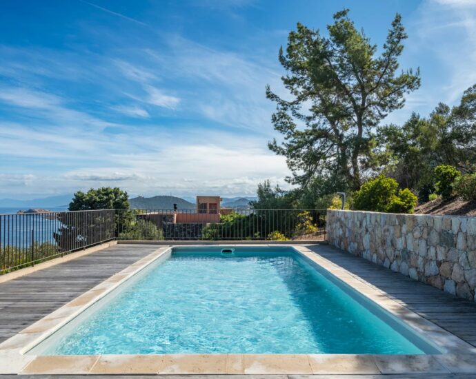 Exclusive, Corbara, 5-bedroom villa, swimming pool, panoramic sea view, beach on foot