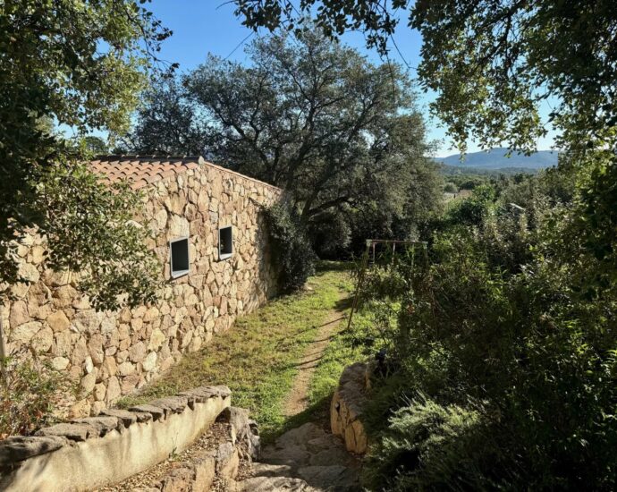 Porto-Vecchio,  Villa type bergerie, 2 chambres, vue dégagée