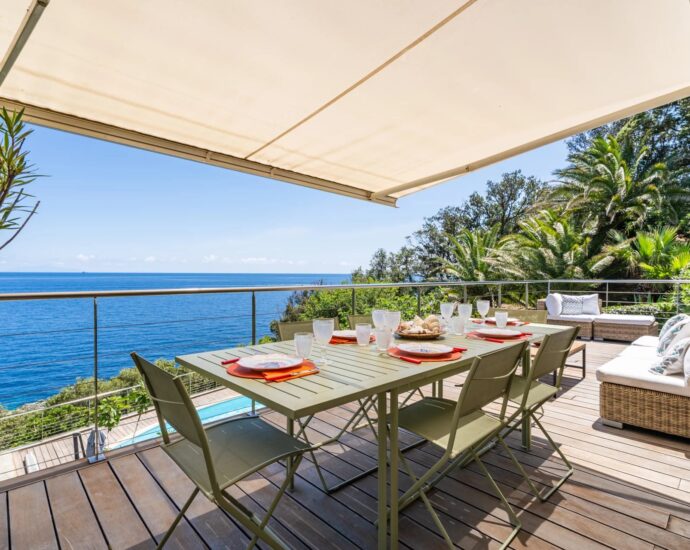 Erbalunga, 6-bedroom villa, waterfront, panoramic sea view, swimming pool