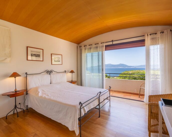 Coti-Chiavari, South Shore, 2 villas, Swimming pool, 7 bedrooms, sea view, walking distance to the beach.”
