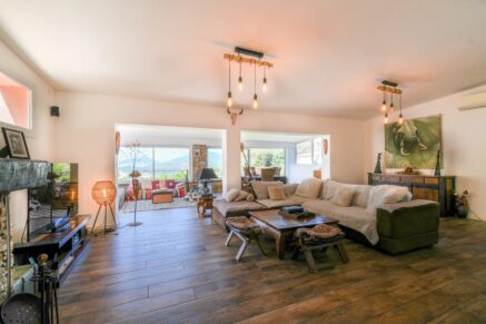 Sea View Villa in Bastelicaccia – 5 Bedrooms, 2 Independent Apartments