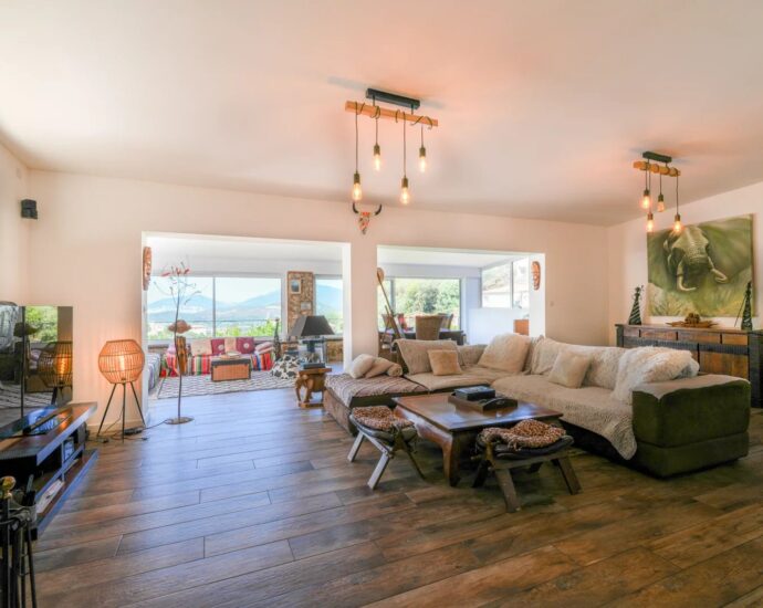 Sea View Villa in Bastelicaccia – 5 Bedrooms, 2 Independent Apartments