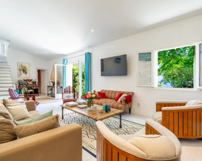 Erbalunga, 6-bedroom villa, waterfront, panoramic sea view, swimming pool