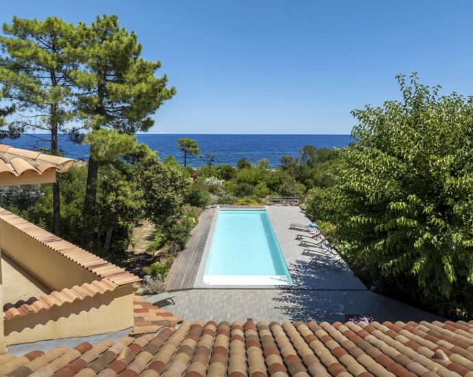 Favone, 4 chambres, piscine, pied dans l’eau