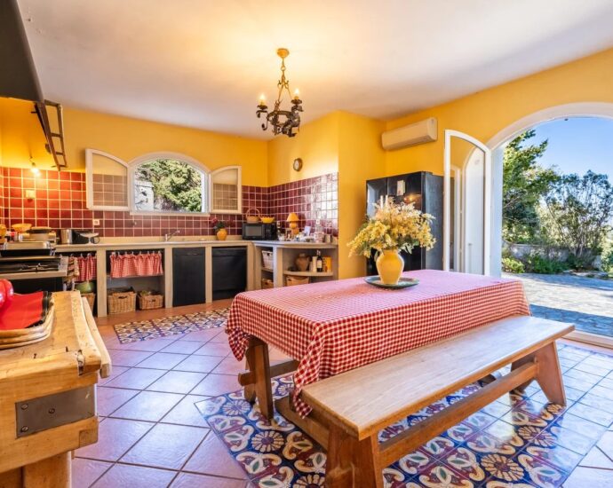 Miomo, 6 bedroom villa, swimming pool, panoramic sea view, walking distance to the beach