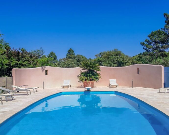 Pianelli, Porto-Vecchio, Villa de plain-pied, 4 chambres, piscine, vue montagnes, environnement préservé