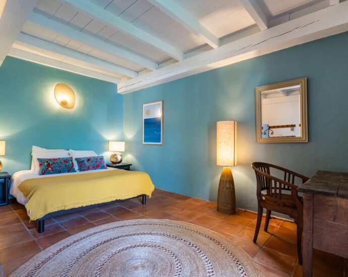 Exclusive, Saint-Florent, stone villa, 5 bedrooms, wooded grounds with swimming pool, close to the beach