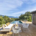 Sotta, bergerie avec piscine à débordement, 4 chambres, vue dégagée, proche plage.