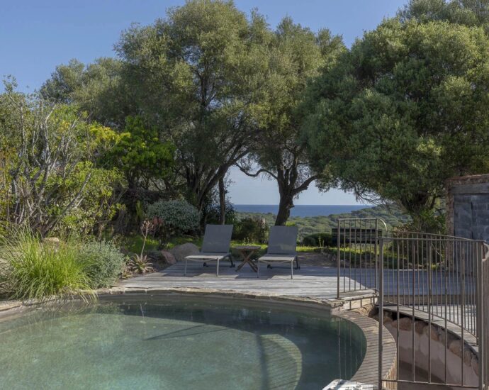 Palombaggia, bergerie avec piscine, vue mer, proche plage