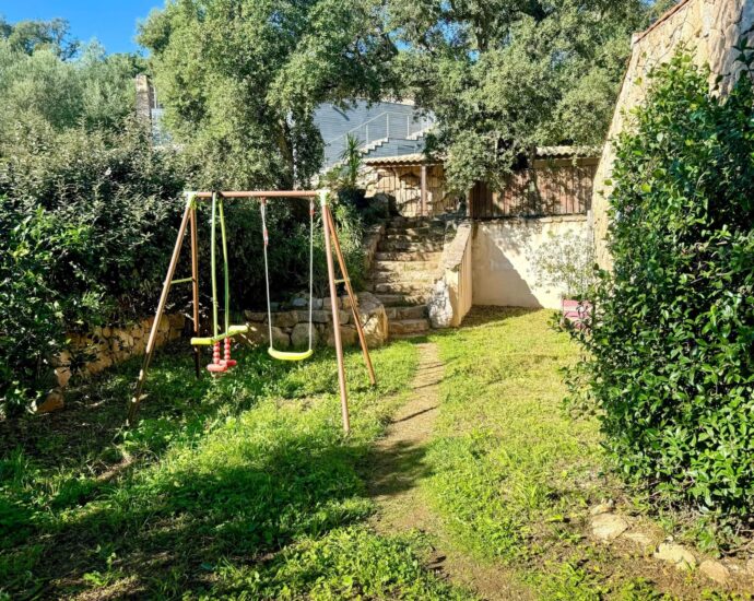 Porto-Vecchio,  Villa type bergerie, 2 chambres, vue dégagée