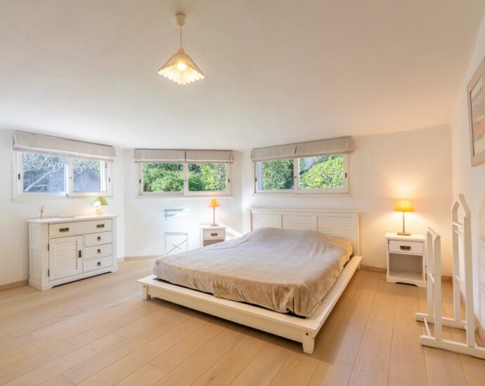 Pianelli, Porto-Vecchio, Villa de plain-pied, 4 chambres, piscine, vue montagnes, environnement préservé