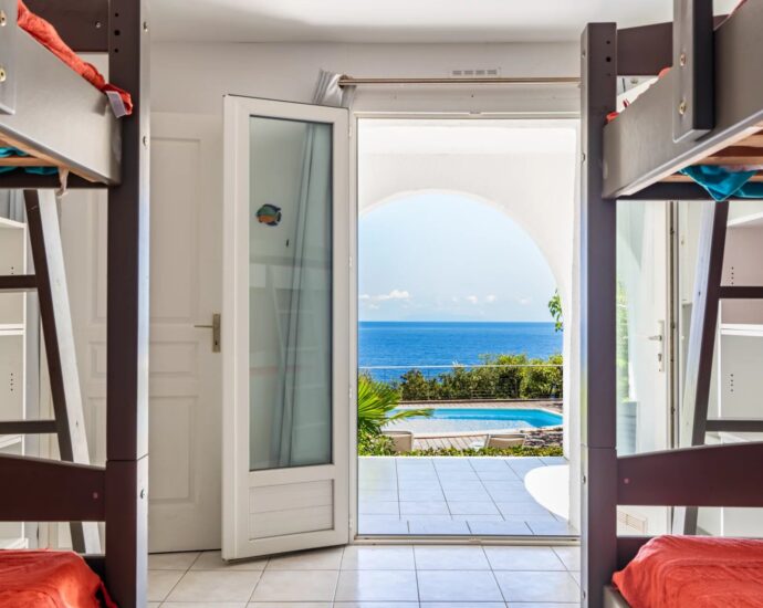 Erbalunga, 6-bedroom villa, waterfront, panoramic sea view, swimming pool