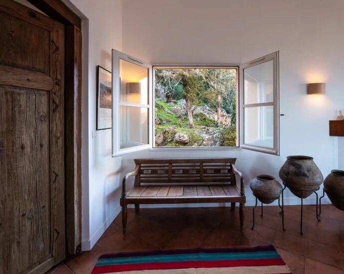 Coti-Chiavari – Property located on the Castagna Peninsula with a 6-bedroom villa and panoramic sea views