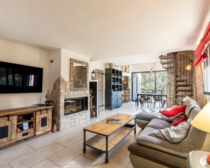 Conca, Villa type Bergerie, 4 chambres, dépendance, piscine, vue montagnes